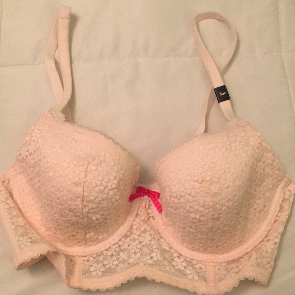 NWT Victoria Secret body by Victoria bra
